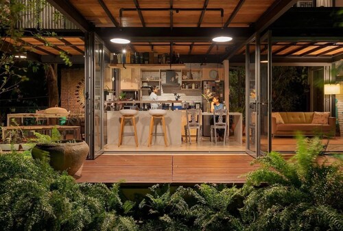 Kozy’s Canvas - Home stay and studio facing a lake in the heart of the city 