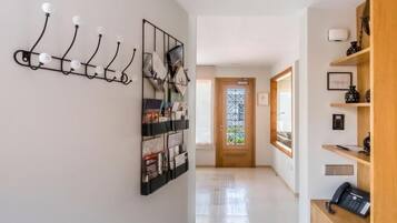 1 dormitori, cortines opaques i habitacions insonoritzades