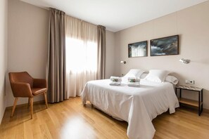 1 habitación, cortinas blackout y sistema de insonorización 