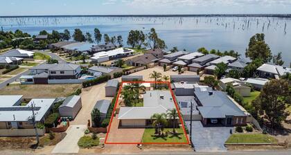 Woodlands Waterside Retreat