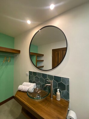 Towels, soap, toilet paper - Oasis by Franklin #9 (La Fortuna)