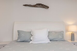 3 bedrooms, desk, iron/ironing board, travel cot