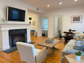 Smart TV, fireplace