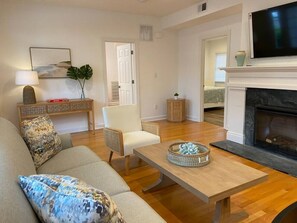 Smart TV, fireplace - Sunset Soiree-501 A 22nd St · Sunset Soiree in Virginia Beach (Virginia Beach)