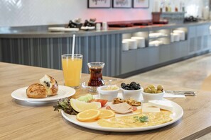 Petit déjeuner buffet compris tous les jours