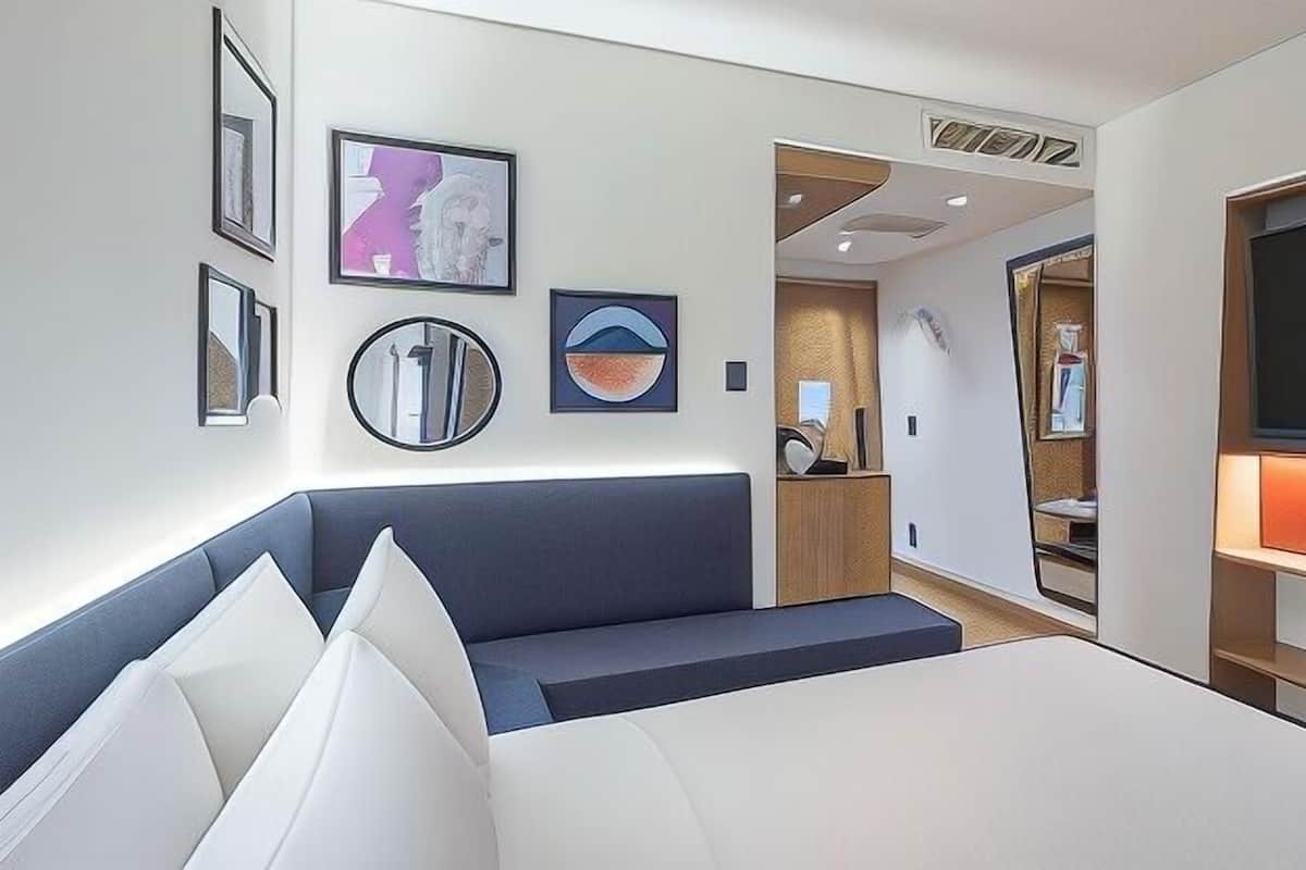 Hypo-allergenic bedding, minibar, in-room safe, soundproofing