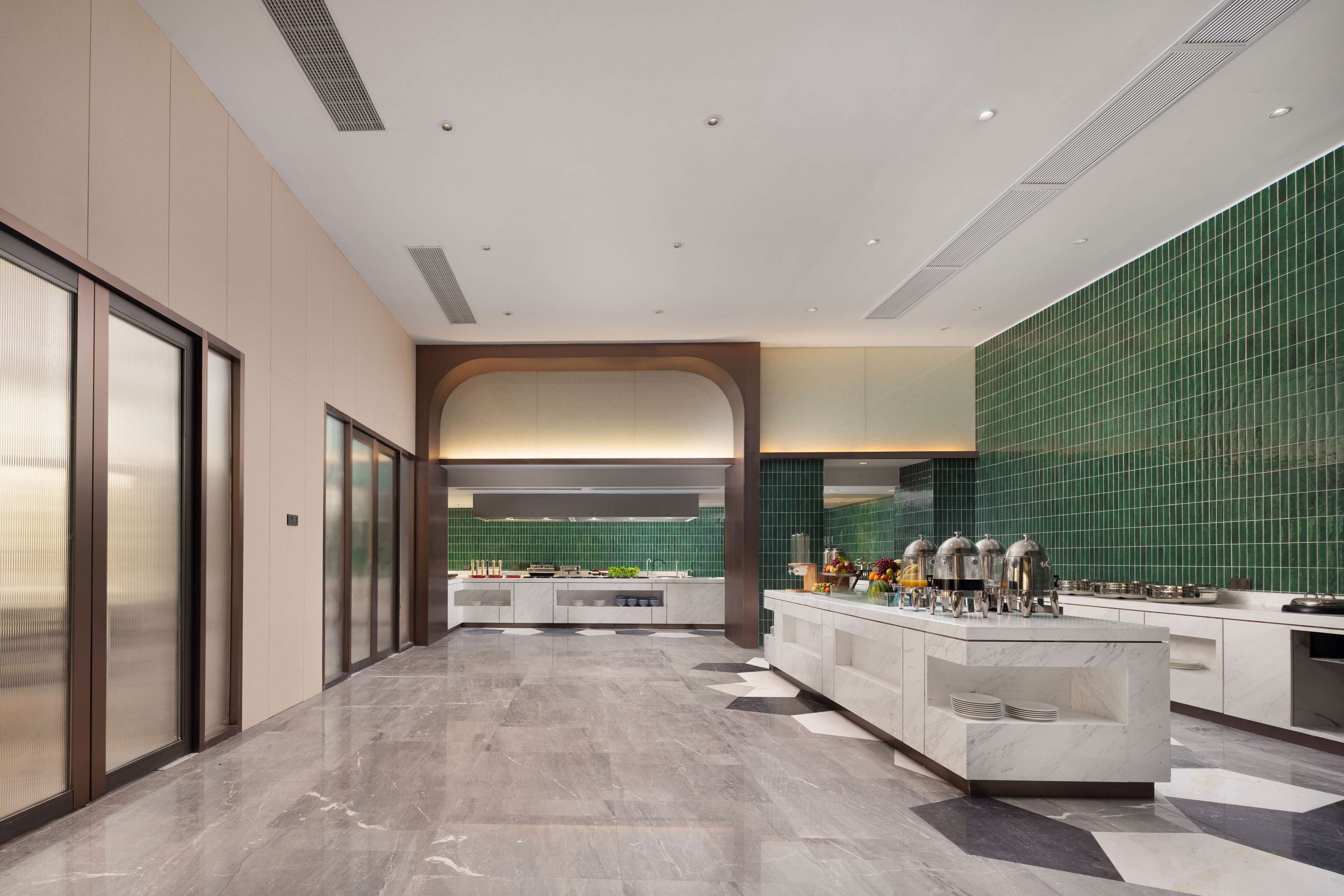 每日供应自助式早餐（每人 CNY 48）