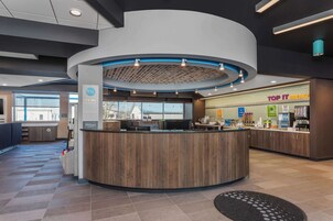 Café da manhã com buffet grátis todos os dias