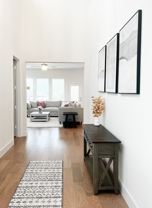 TV - Little TX Home | 300 (Celina)