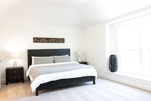 3 bedrooms, travel cot, WiFi, bed sheets - Little TX Home | 300 (Celina)