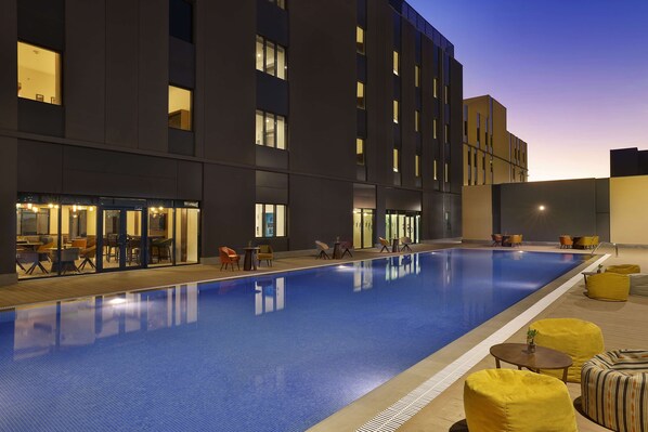 Outdoor pool - Hampton by Hilton Sharma NEOM Community 1 (Duba)