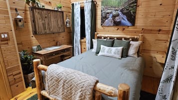 2 bedrooms, desk, iron/ironing board, free WiFi