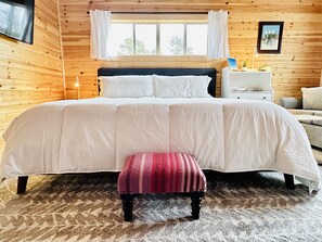 1 slaapkamer, een strijkplank/strijkijzer, gratis wifi, beddengoed