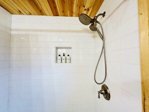 Asciugacapelli, asciugamani, sapone, shampoo
