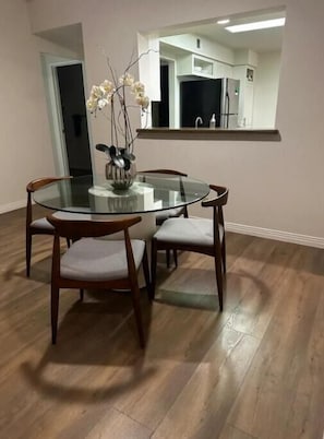 Dining - Desert Falls 2BR 2BA Getaway 
Family Friendly (Palm Desert)