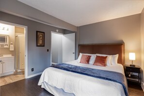 3 habitaciones, escritorio, tabla de planchar con plancha y wifi gratis 