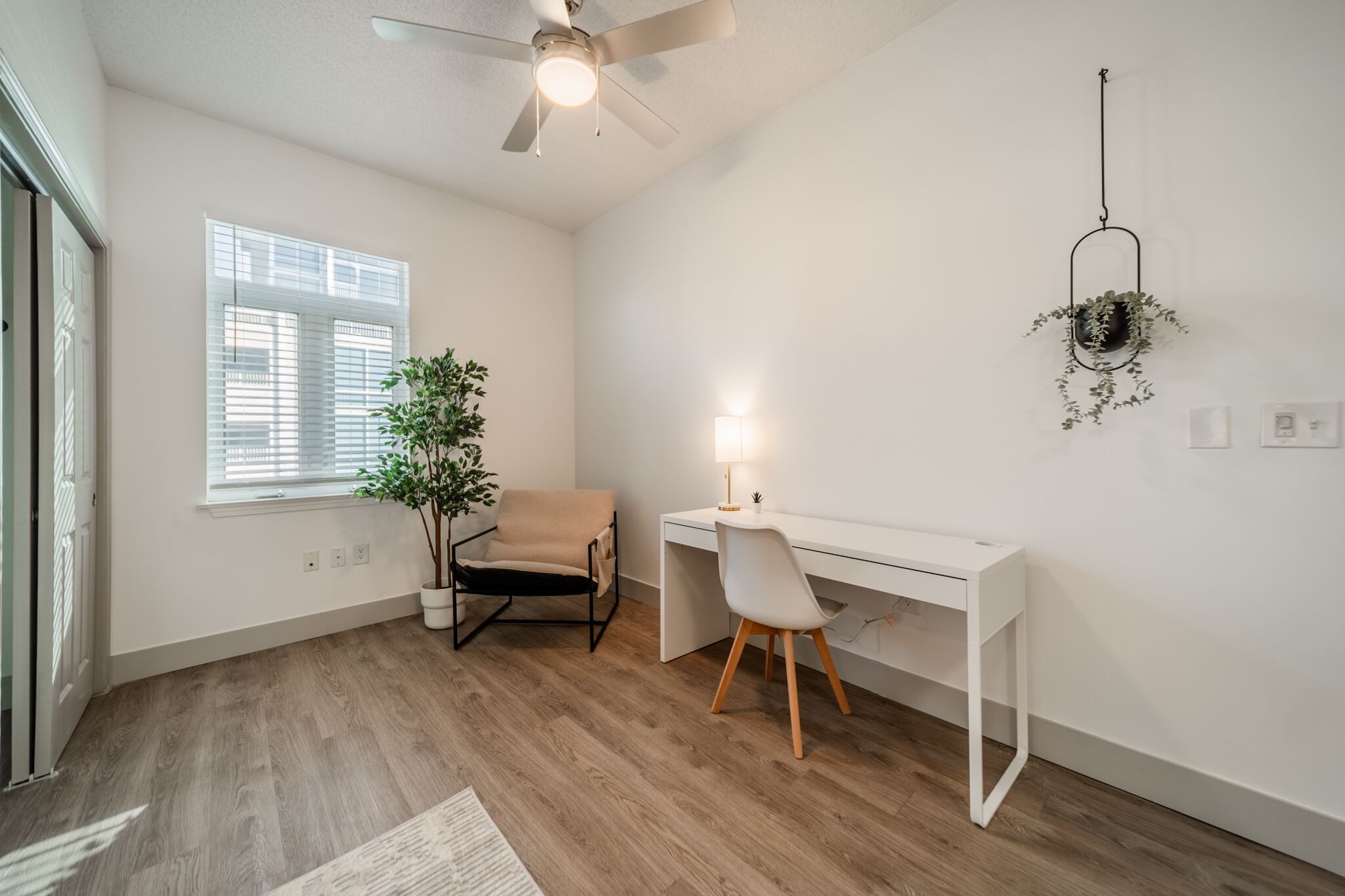 3 Beds | 2 Bath | Gym | 10 mins walk to Spectrum & Bank of America Stadium