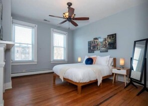 3 soverom, safe på rommet, strykejern/-brett og wi-fi (inkludert)