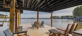 Moon Smoke: 2BR/2BA Haven, Sleeps 10! Rental Boat!