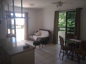Smart TV - Acomchegante Apartamento em Jurere a 50 Metros da Praia (Jurere Leste Florianópolis)