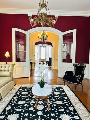 TV - The Hamilton Hoppin House (Middletown)