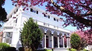 A white building with a central entrance and multiple windows. - The Hamilton Hoppin House (Middletown)