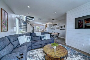 Smart TV - The Barn at Taylor Farms (Palisade)
