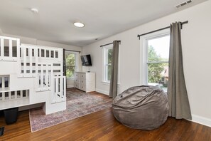 4 chambres, fer et planche Ă repasser, Wi-Fi, draps fournis