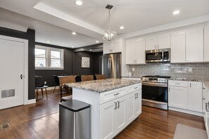 Mikrowelle, Ofen, Herdplatte, Geschirrspüler