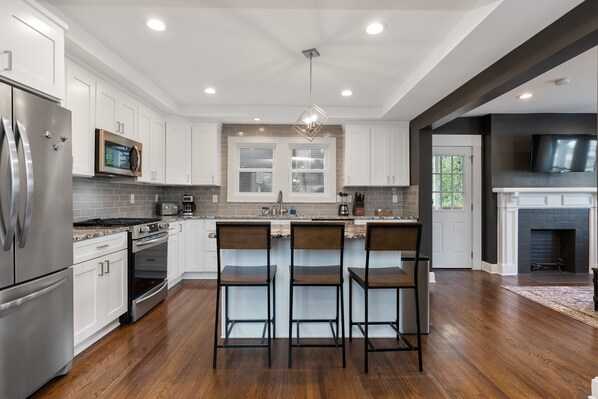 Mikrowelle, Ofen, Herdplatte, Geschirrspüler