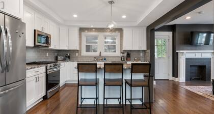 Walkable Coffee, Restaurants, Shops, and Grocery! Huge backyard.