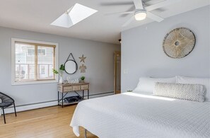 3 Schlafzimmer, Schreibtisch, Bügeleisen/Bügelbrett, Reisekinderbett