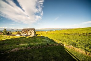 Property grounds - Stunning 10 bedroom Lakeview Retreat! In the middle of Garden City! Ideal Beach! (Garden City)