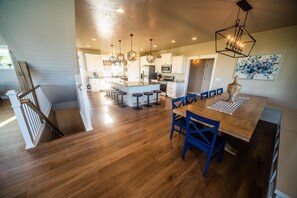 Dining - Stunning 10 bedroom Lakeview Retreat! In the middle of Garden City! Ideal Beach! (Garden City)