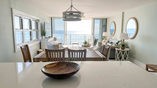 Seaside Solace: Panoramic Views! Oceanfront Condo, King Bed, Pool, Tennis,Cabana