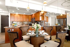 Condo (1 Bedroom) | Dining