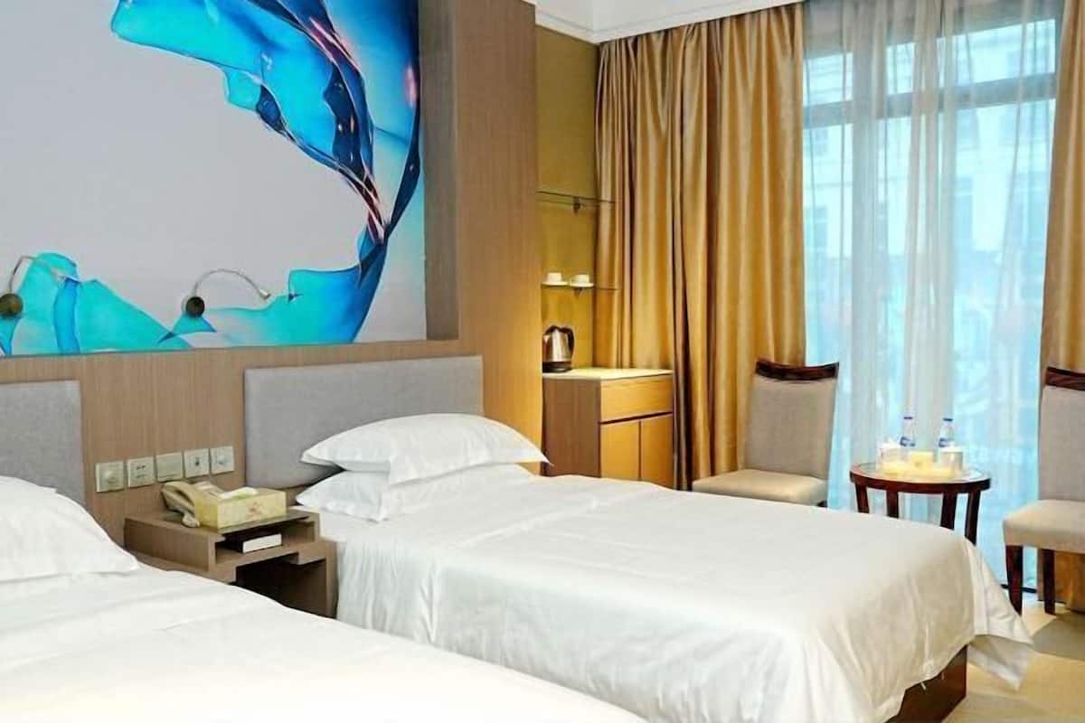 Premium bedding, down comforters, in-room safe, desk