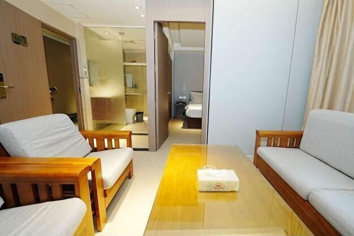Premium bedding, down comforters, in-room safe, desk