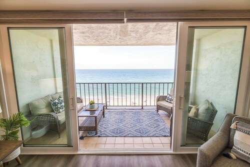 Respite by the Sea The Islander, King Bed, Oceanfront Condo, Pool, Tennis,Cabana