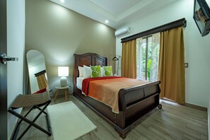 2 bedrooms, desk, travel cot, free WiFi