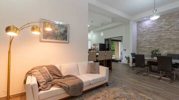 Una Smart TV, libros