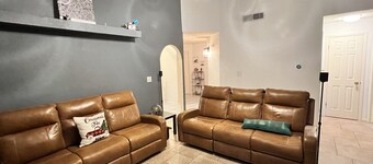 Full Home Cozy Stay on East