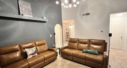 Full Home Cozy Stay on East