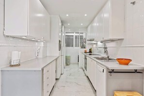 Fridge, microwave, oven, stovetop - Cozy beachfront apartment by Costarentals - Ref 25 (Fuengirola)