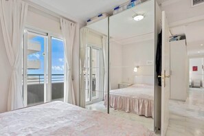 4 bedrooms, iron/ironing board, free WiFi, bed sheets - Cozy beachfront apartment by Costarentals - Ref 25 (Fuengirola)