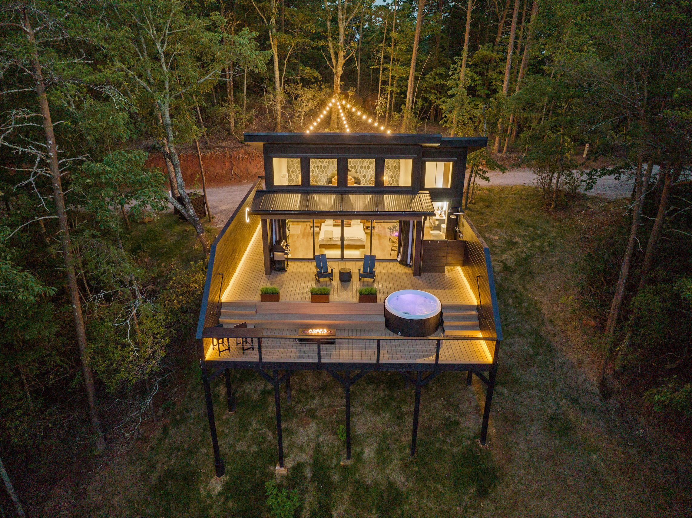 Blue Spruce, Alpine Cabin -Views! Outdoor shower, hot tub, more!