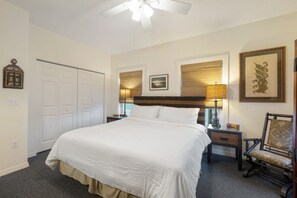 1 bedroom, desk, iron/ironing board, travel crib - * Gulf view * Sunsets * King bed * Stilt house * Waterfront * (Cedar Key)