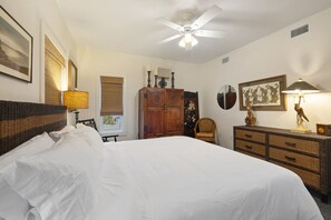 1 bedroom, desk, iron/ironing board, travel cot - * Gulf view * Sunsets * King bed * Stilt house * Waterfront * (Cedar Key)