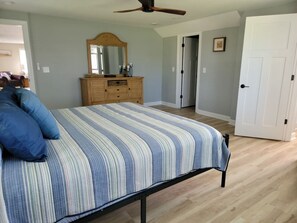 4 slaapkamers, een bureau, reisbedje, wifi