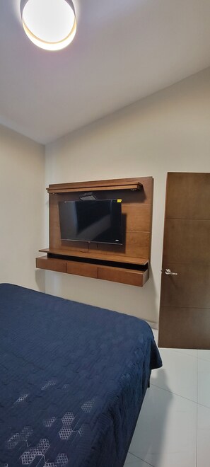 3 habitaciones, tabla de planchar con plancha, wifi y ropa de cama 
